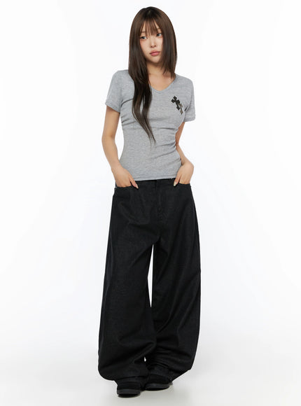 Camo Cross V-Neck Side Shirring Slim Tee IL515 Gray full-length front model shot, hands in pockets, slim ribbed fit with cross patch, styled with wide-leg black denim