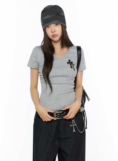LEWKIN Camo Cross V-Neck Side Shirring Slim Tee IL515 Gray S/M front model shot styled with camo cap and black belt, ribbed fitted tee with cross patch
