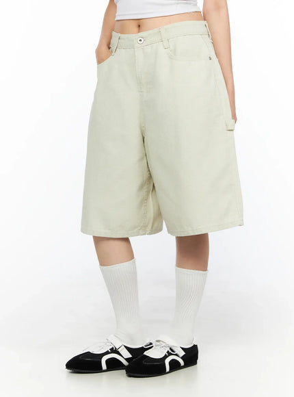 Cargo Bermuda Shorts CL514 Light beige side shot on model showing cargo pocket detail, low-rise waistband and relaxed wide-leg fit