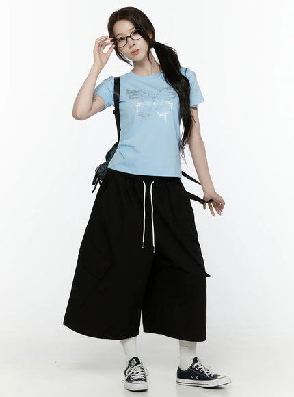 Cargo Pocket Shorts IL521 Black full-body front shot on model styled with blue butterfly graphic tee bag and Converse sneakers