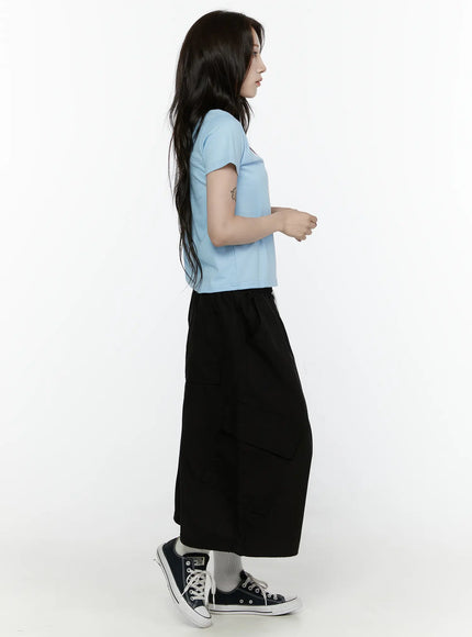 Cargo Pocket Shorts IL521 Black full-body side shot on model showing slim side profile of wide-leg silhouette elastic waist and length