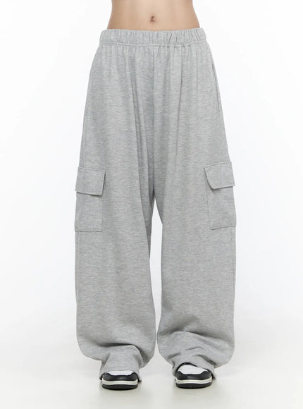 Cargo Wide Leg Sweatpants CL524 Gray front shot on model cropped at waist showing elastic waistband dual flap cargo pockets and relaxed wide-leg heathered cotton fit