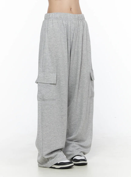 LEWKIN Cargo Wide Leg Sweatpants CL524 Gray side shot on model cropped at waist showing elastic waistband and flap cargo pockets on wide-leg heathered cotton jogger