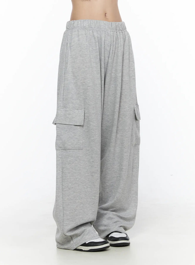 LEWKIN Cargo Wide Leg Sweatpants CL524 Gray side shot on model cropped at waist showing elastic waistband and flap cargo pockets on wide-leg heathered cotton jogger