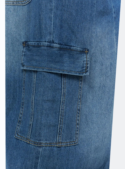 Carla Wide Cargo Jeans IL506 Blue close-up detail shot of flap cargo pocket with topstitching and washed denim texture on wide leg