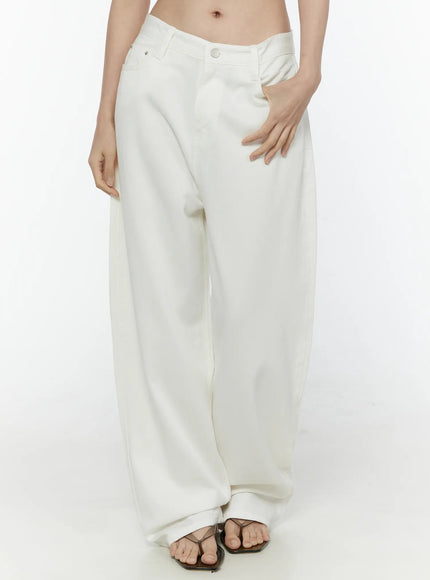 Casual Low-Rise Wide Leg Cotton Pants IL506 White front close-up on model highlighting low-rise fit, V-waistband, silver rivets, and voluminous wide-leg fabric