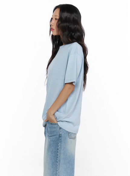 Casual Oversized T-Shirt CL513 Light Blue side model shot standing with hands in pockets showing boxy silhouette, hem length and sleeve detail