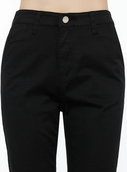 Casual Slim-Fit Capri Pants IU525 Black close-up detail of high-rise waistband, silver button, belt loops, and clean cotton fabric texture