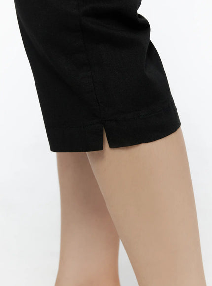 Casual Slim-Fit Capri Pants IU525 Black close-up detail of cropped hem with small side slit showing clean stitching and fabric texture