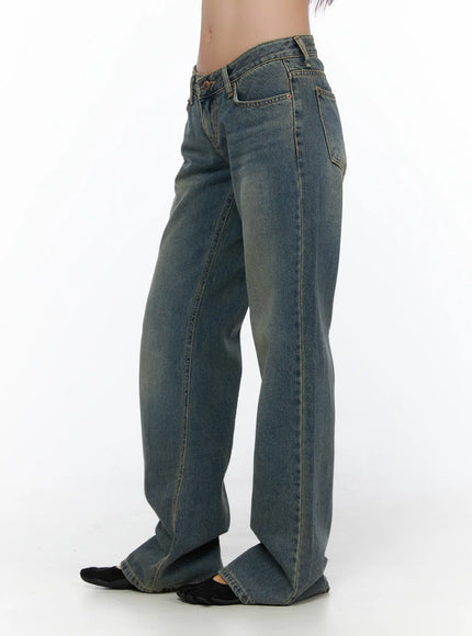 Cedar Vintage Wash Low-Rise Straight Jeans CL510 blue denim side close-up on model from waist to ankle highlighting straight wide-leg cut, side seam and vintage faded wash