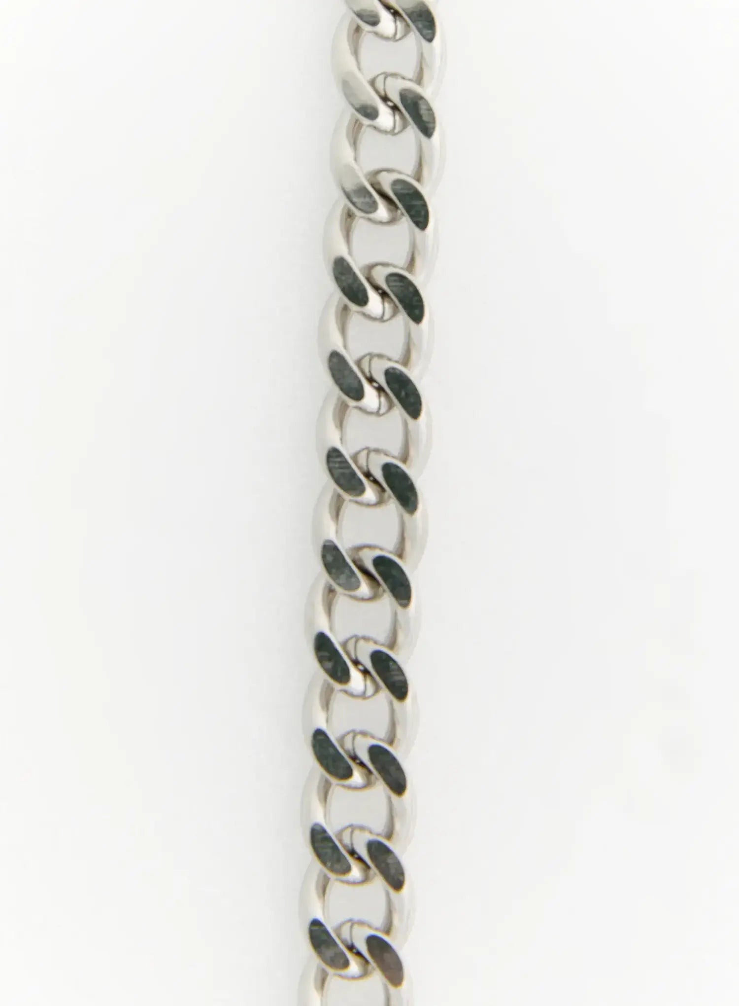Celeste Link Necklace IL517 silver detail close-up of polished curb chain section showing interlocking oval links on white background