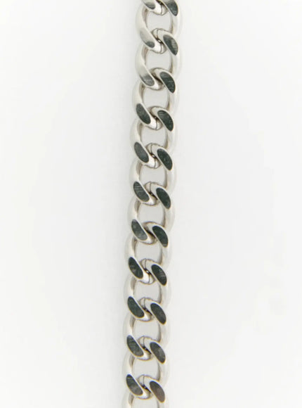 Celeste Link Necklace IL517 silver detail close-up of polished curb chain section showing interlocking oval links on white background