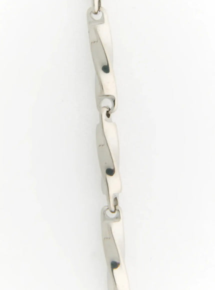 Celeste Link Necklace IL517 silver detail close-up of twisted bar link chain section showing elongated flat oval links on white background