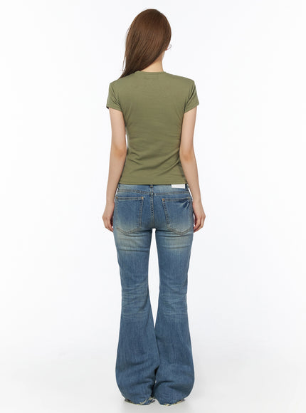 Chakra Graphic Slim Tee IL502 Dark green back shot model on white background showing plain back crew neck and slim fit cropped length styled with flare jeans