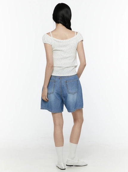 Classic Jorts IL506 Blue side profile view on model, demonstrating loose silhouette and knee-length hemline with faded denim wash