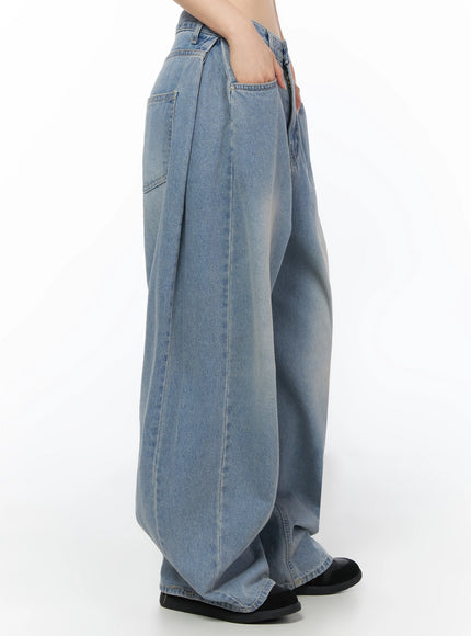 Coleen Side Pleat Baggy Jeans IL502 Blue side close-up detail showing rear pocket side pleat construction and belt loop with light wash denim texture