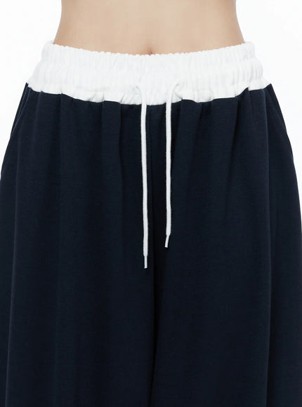 Color Contrast Wide-Leg Sweatpants IU525 Dark blue close-up detail of contrast white smocked elastic waistband and white rope drawstring
