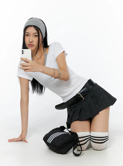 LEWKIN Contrast Ring Halter Layered Top IL516 White S/M dynamic shot model kneeling holding phone gray headband layered cotton tee