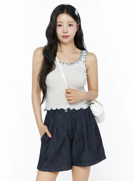 LEWKIN Contrast Trim Floral Tank Top IU525 Light beige S/M front model shot standing facing forward styled with dark denim shorts and white crossbody bag