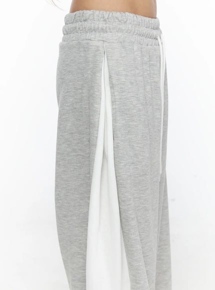 Contrast Wide-Leg Sweatpants CL528 Gray close-up back detail on model showing white side panel placement and ruched waistband texture