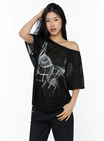 Corset Graphic Off-Shoulder Oversized Tee IL516 in Black, size M/L