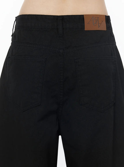 Cotton Balloon Pants IL502 Black close-up detail of back waistband, two back patch pockets and brown leather logo label with decorative stitching