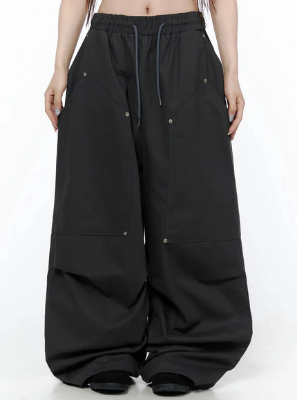 LEWKIN Cotton Carpenter Wide Pants IL502 Dark gray front view on model size M/L with elastic drawstring waist and metal eyelet details