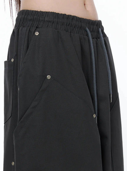 Cotton Carpenter Wide Pants IL502 Dark gray close-up detail of elastic waistband drawstring angled front pocket and metal eyelet rivets