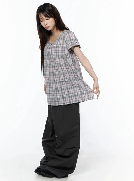 Cotton Carpenter Wide Pants IL502 Dark gray three-quarter front view on model looking down showing volume at hem and side seam eyelets
