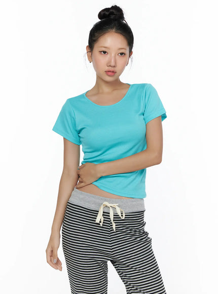 Cotton U-Neck Basic Tee CL513 Mint front model shot arms crossed at waist showcasing cropped ribbed U-neck short-sleeve tee fitted silhouette