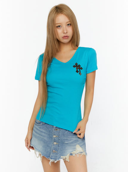 Cross Detail V-Neck Tee IL524 in Blue, size S/M