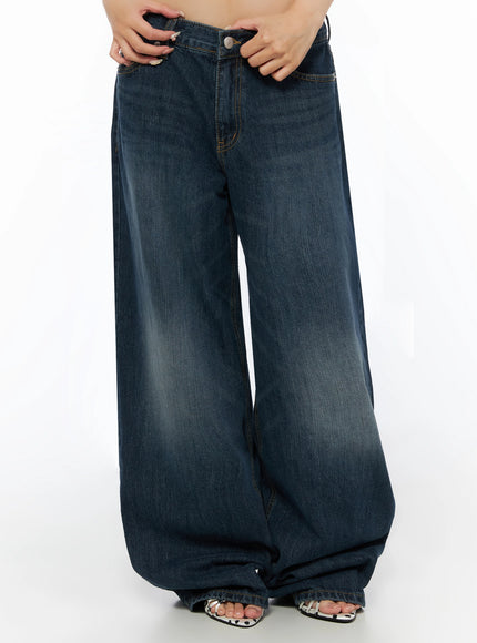 Cruz Wide Leg Jeans IL523 Dark blue front model shot from waist down, hands on waistband, voluminous wide-leg denim with faded wash, polka-dot sandals at hem