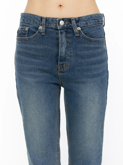 Deena Washed Capri Jeans CU530 blue denim close-up detail shot showing waistband button fly front pockets and faded wash texture