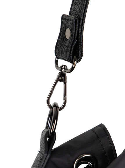 Drawstring Pocket Bucket Bag IL515 Black close-up detail of pebbled leather shoulder strap with gunmetal swivel clasp and snap connector hardware