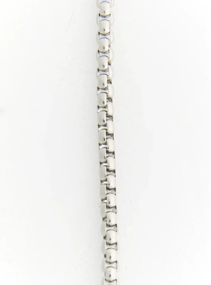 Eden Key Necklace IL522 Silver close-up detail of fine box chain showing interlocking rectangular link texture
