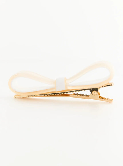 Eden Mix Ribbon Hair Clip IL503 cream beige side view showing rounded loop bow silhouette and gold serrated alligator clip mechanism