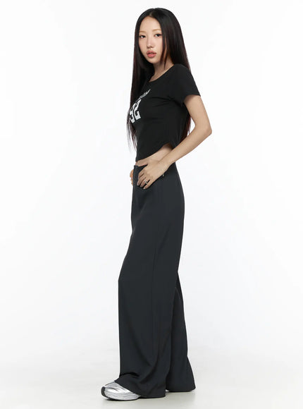 Elastic Waist Relaxed Pants CL524 Dark gray side shot on model showing wide-leg drape and length, styled with black crop tee and silver sneakers