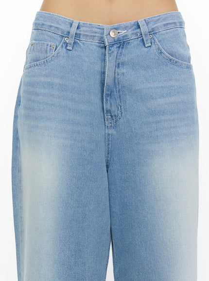 Elvin Low Rise Baggy Ripped Jeans CL515 Light blue close-up detail shot of waistband button fly front pockets and faded wash denim texture
