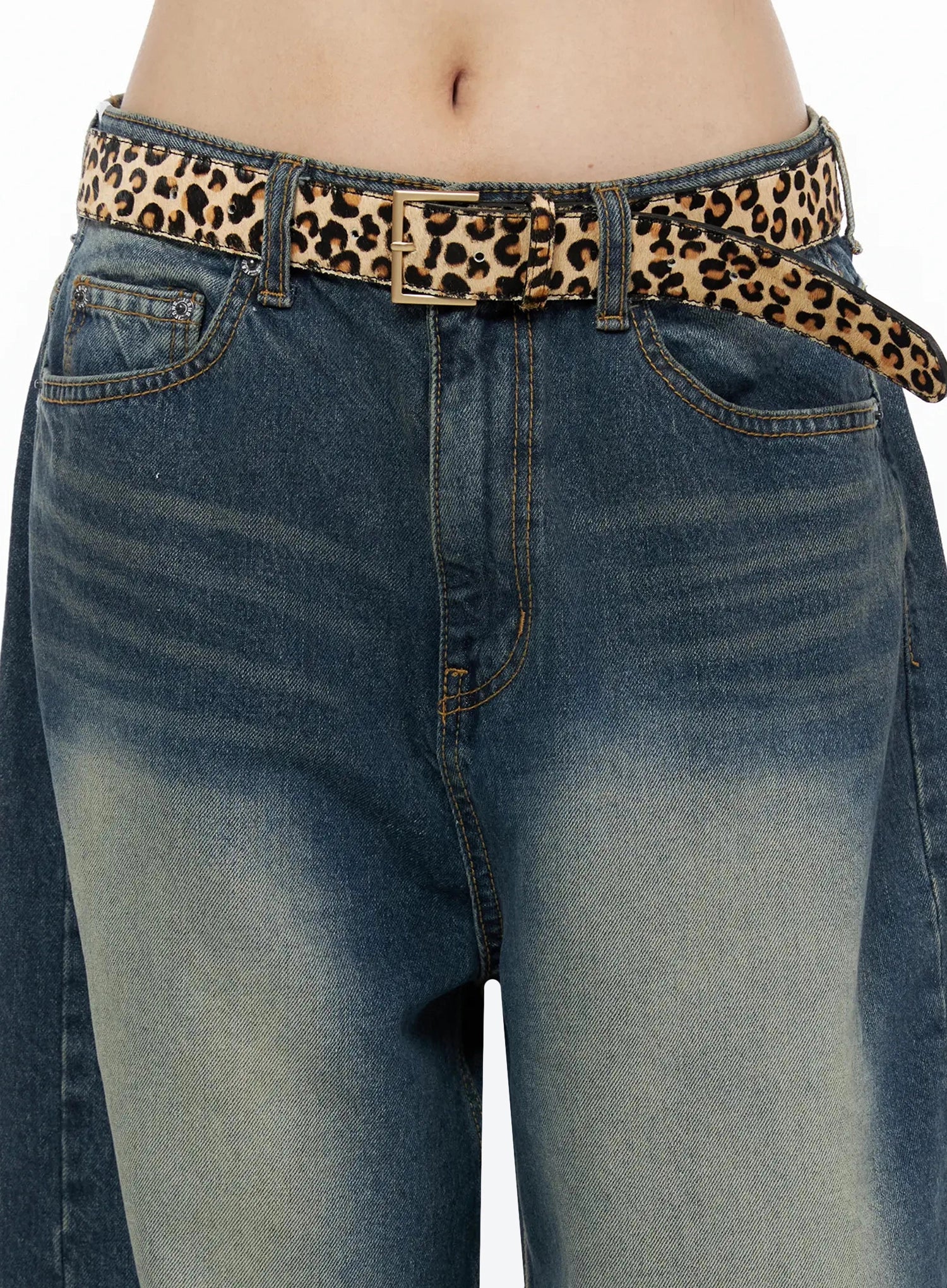 Fia Washed Baggy Jeans IL523 Dark blue close-up detail shot of waist area on model showing leopard print belt, front pockets and yellow-toned wash denim texture