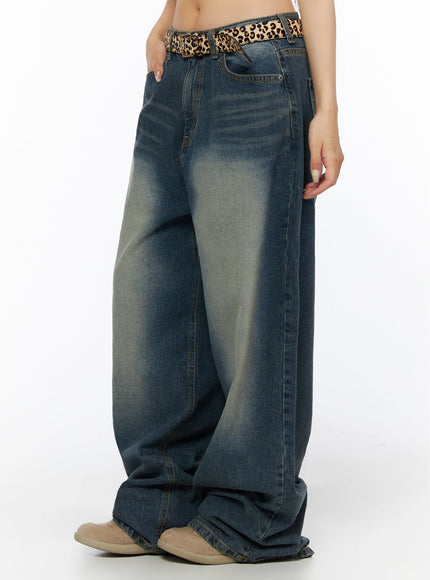 Fia Washed Baggy Jeans IL523 Dark blue side shot on model waist-to-hem showing leopard belt, side seam detail, wide-leg volume and yellow-toned wash gradient
