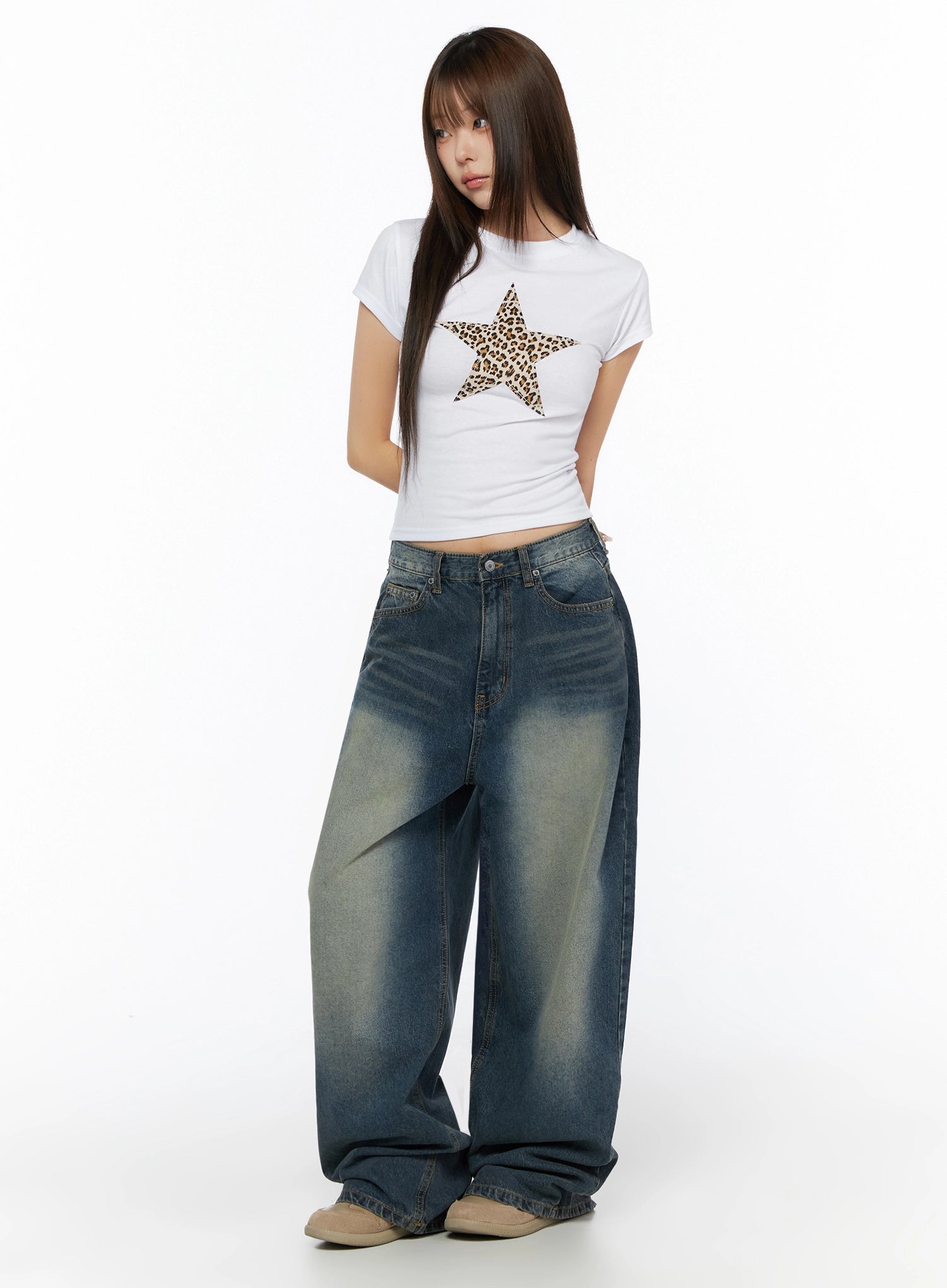 Fia Washed Baggy Jeans IL523 Dark blue full-body front shot on model wearing green cardigan layered over white crop tee, leopard chain belt, standing pose