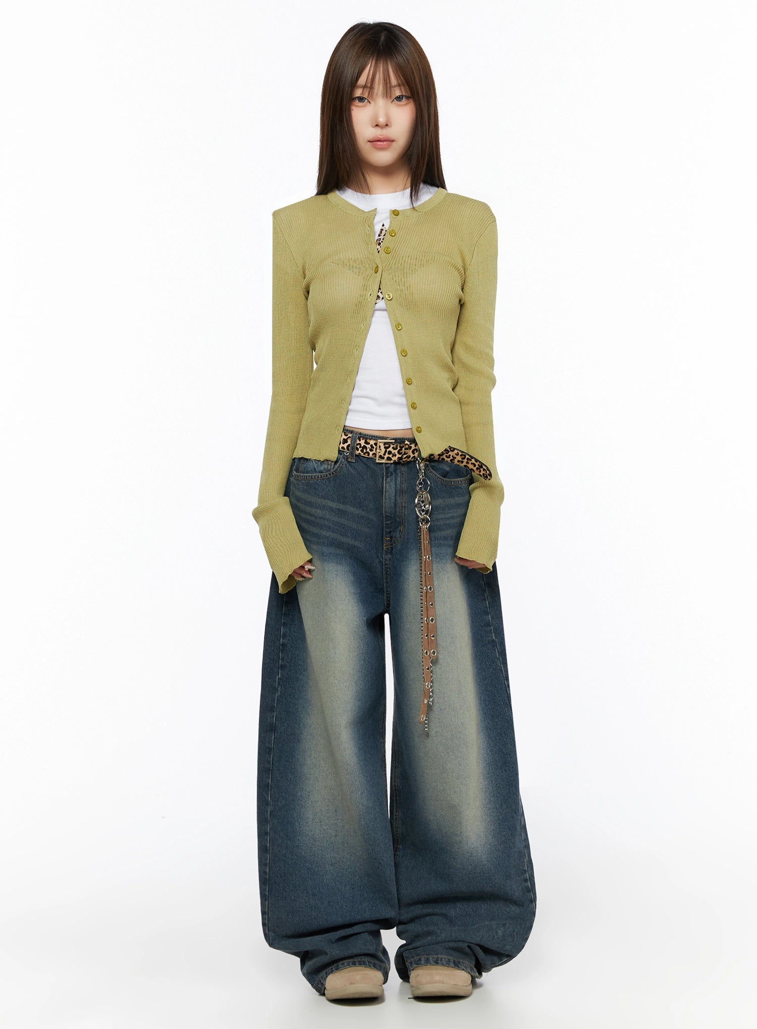Fia Washed Baggy Jeans IL523 Dark blue full-body front shot on model in olive green cardigan and white tee, leopard chain belt, standing straight facing camera