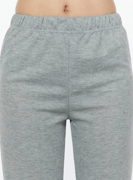Flare Sweatpants IU524 Gray close-up detail of elastic waistband and melange cotton fabric texture on model