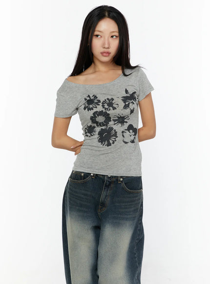 Floral Graphic Round-Shoulder Top CU529 in Gray, size S/M