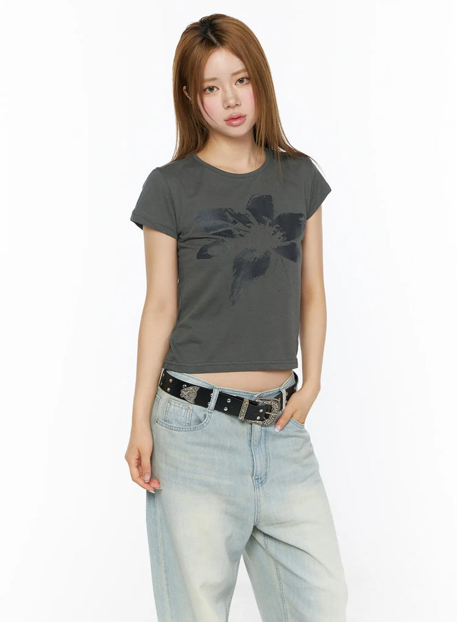 Floral Graphic Tee CL501 charcoal gray front shot on model with large distressed flower graphic print crew neck cropped fit paired with wide-leg jeans