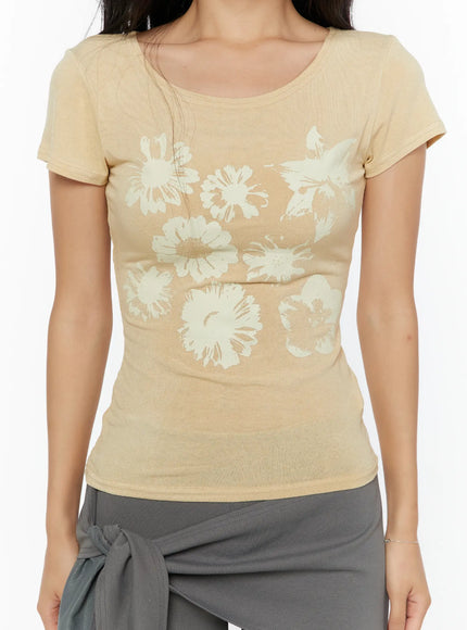 Floral Graphic Tee CU526 Yellow close-up front model shot cropped at chest showing cream daisy butterfly graphic print on scoop neck slim tee