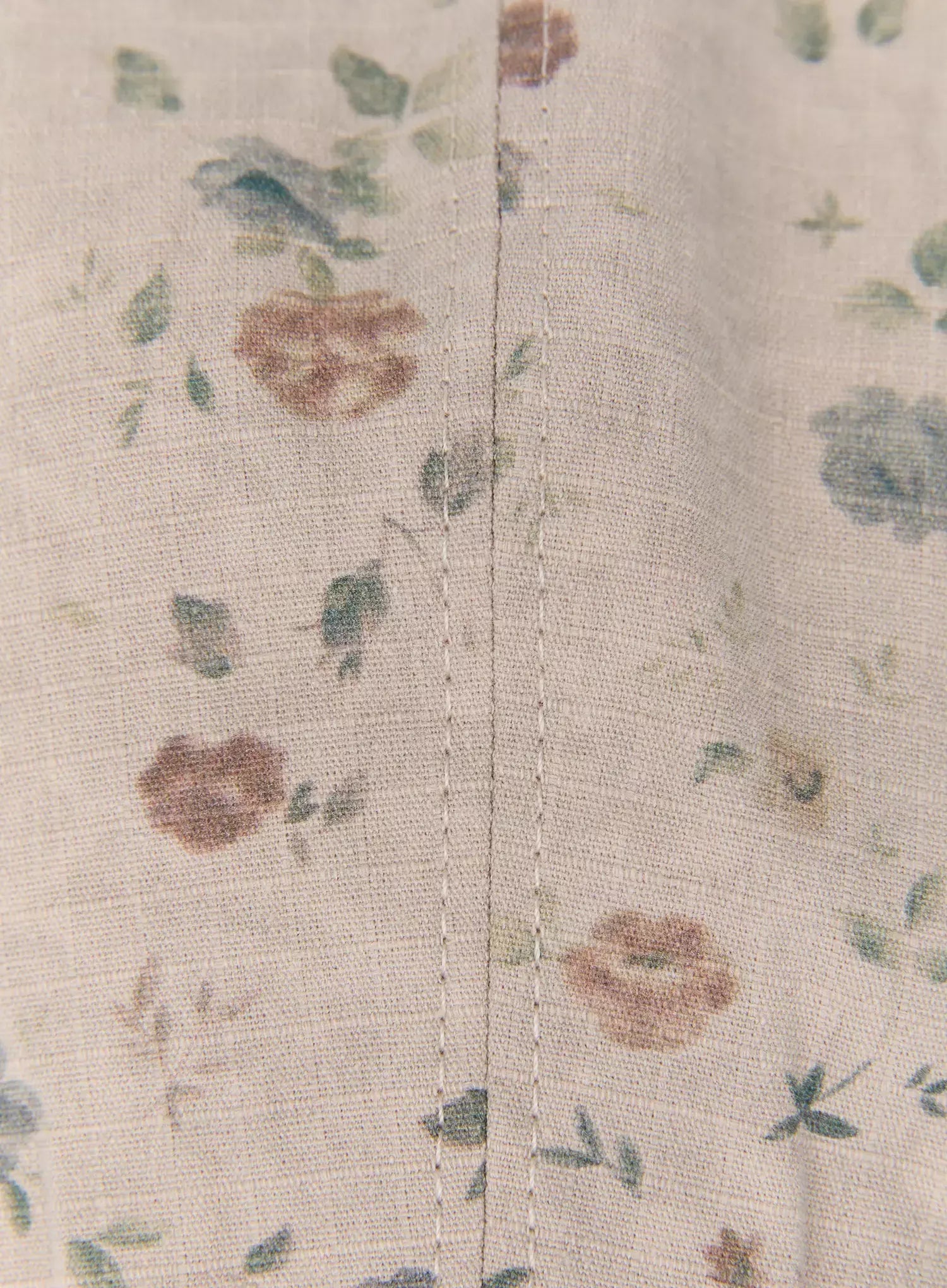 Floral Print Flat Cap IU524 Pink close-up detail of brim seam stitching and woven fabric texture with watercolor floral print