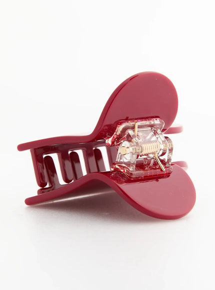 Grace Heart Hair Clip IL503 Burgundy close-up bottom angle revealing inner spring hinge and comb teeth structure