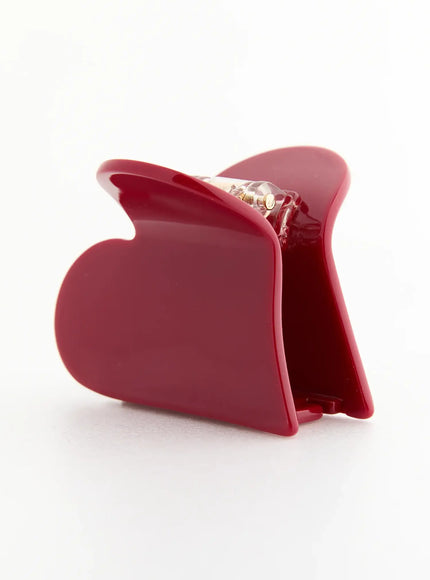Grace Heart Hair Clip IL503 Burgundy front angle detail showing open claw teeth and gold-tone spring hinge mechanism