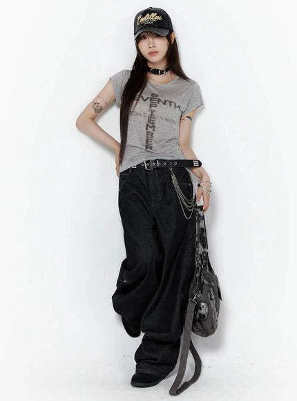 Graphic Casual Tee IL502 Gray full-body styled shot model wearing cap choker chain belt bag semi-sheer crop tee with black wide-leg jeans street look